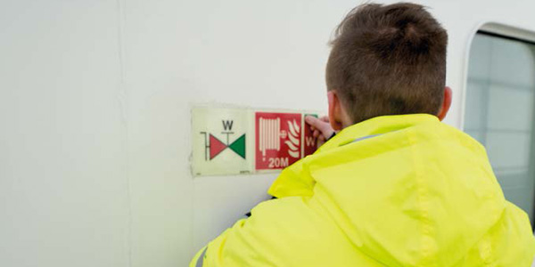 artikkelikuva: Signwell 30 years knowledge of maritime safety signage systems